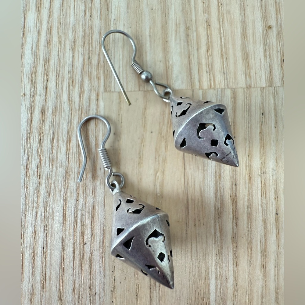 Vintage 925 Sterling silver conical cut out dangle earrings on hooks